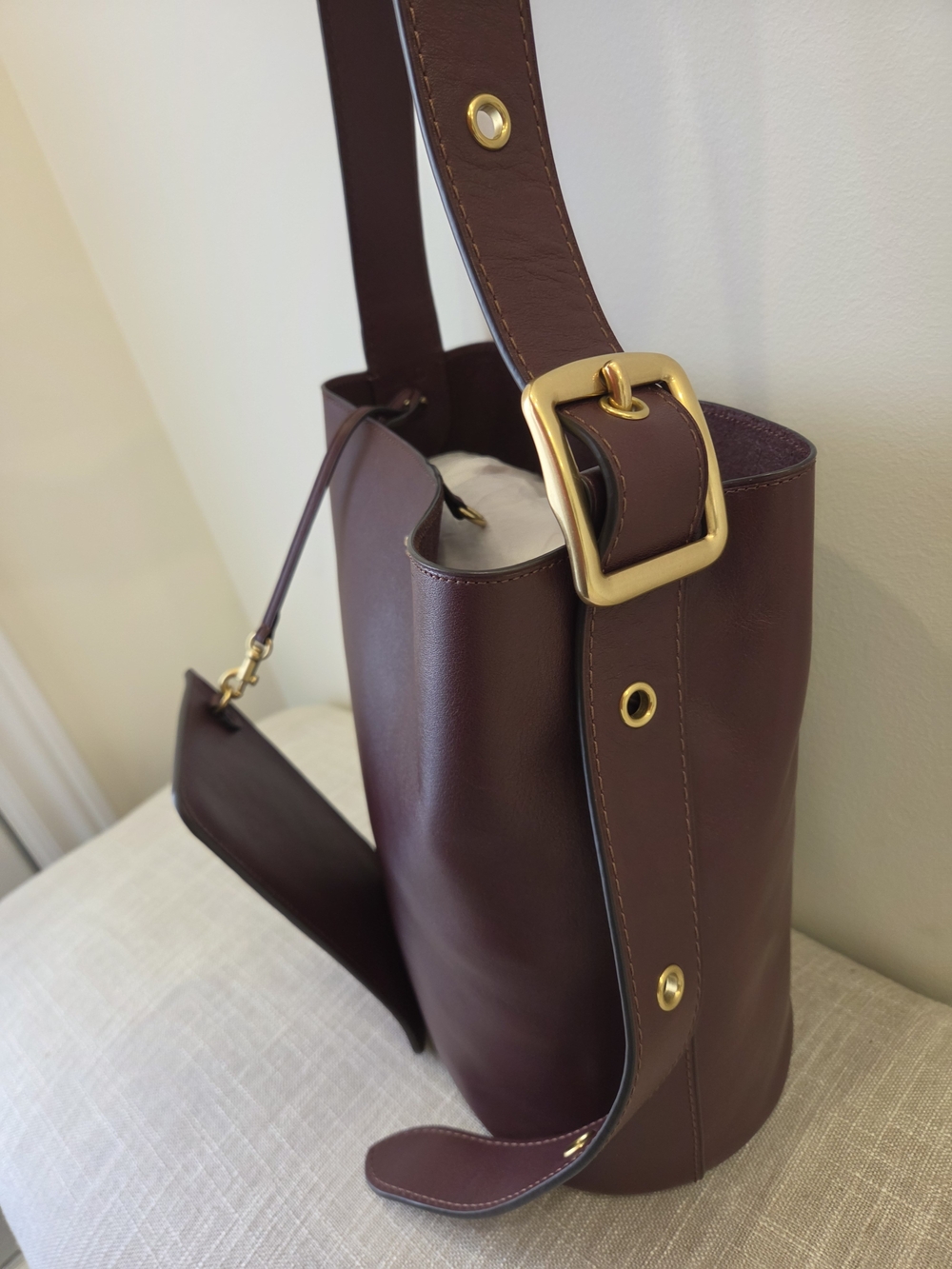 Coach Leather Bucket Bag in Burgundy - Picture 3 of 8
